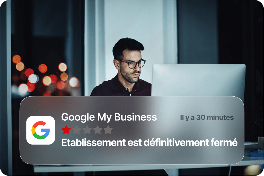 Homme brun devant son PC regarant une notification de Google My Business fermé définitivement plûtot que la réelle suppression